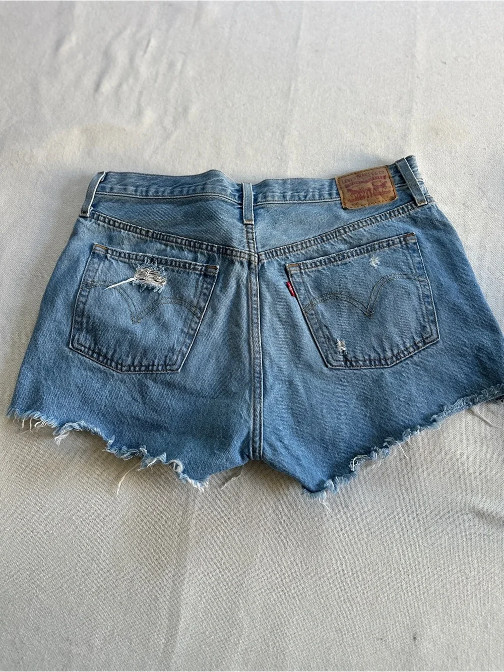 Levi’s 501 Classic Button-Fly Cut-Off Jean Shorts | 31